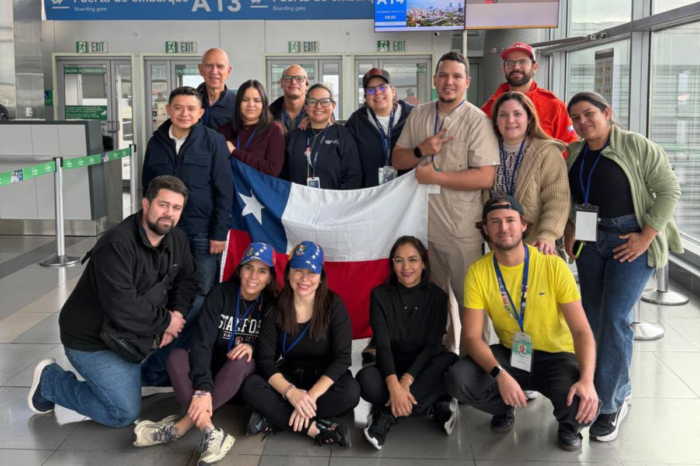 Grupo de venezolanos que viajan desde Chile para ayudar tras el terremoto