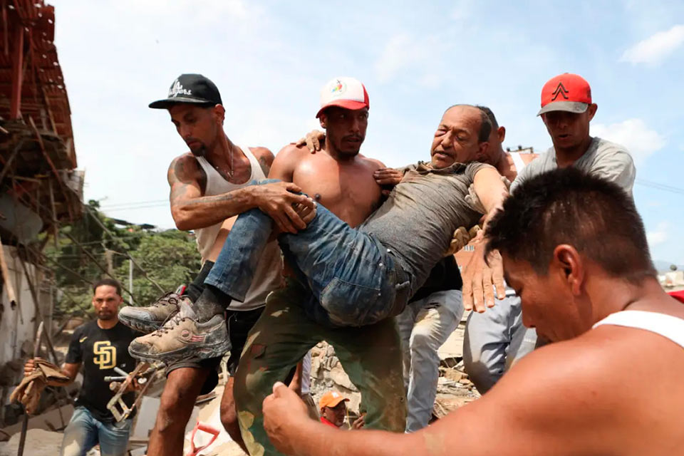 La fuerza que emerge entre los escombros