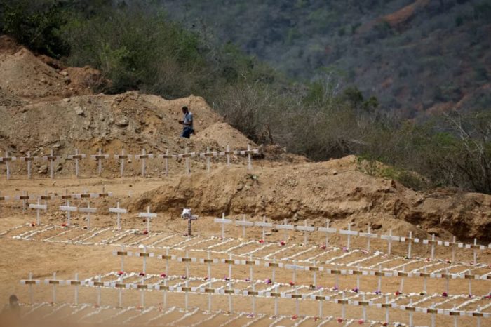 Cementerio La Esperanza terremotos funeral