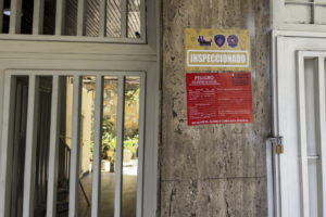 Edificio en rojo terremotos