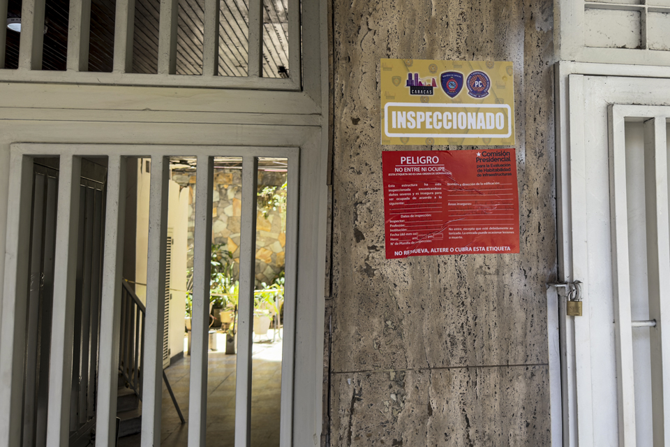 Edificio en rojo terremotos