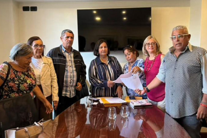Jubilados pensionados con Dinorah Figuera 2